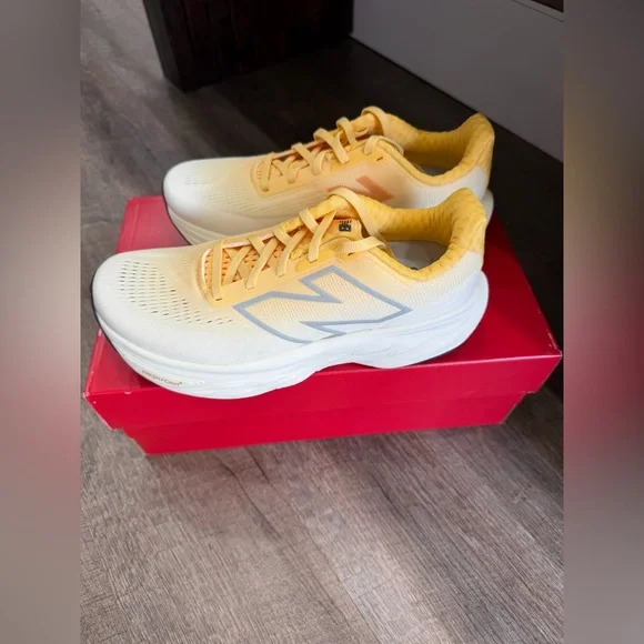 Women's New Balance 1080 - Picture 3 of 5